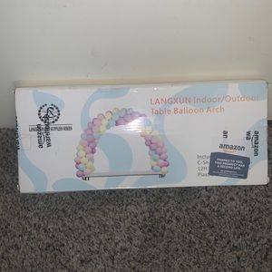 Balloon arch for table